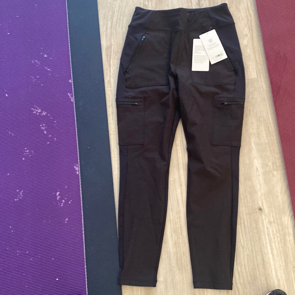 Athleta joggers with cargo pockets size 10